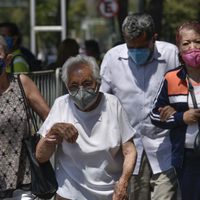 Un estudio apunta menos riesgo de enfermedades multisistémicas en mujeres longevas que en hombres