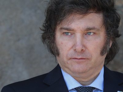 Tras quitar los fondos a la educación pública, Javier Milei anunció ayudas para la clase media