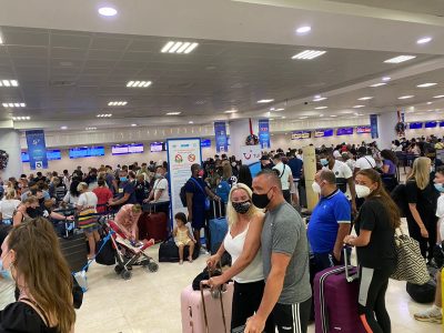 Sin sana distancia, Cancún recibe 617 vuelos en fin de semana navideño