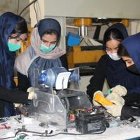 Equipo femenino de robótica de Afganistán busca huir del régimen talibán