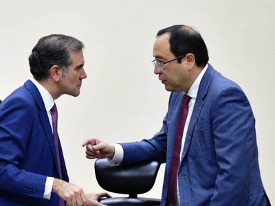 "La democracia no se toca": Lorenzo Córdova y Ciro Murayama presentan libro y tunden al Plan B