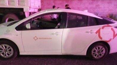 El cuerpo quedó al interior de un vehículo Toyota Prius blanco, modelo 2017, placas 02N-043