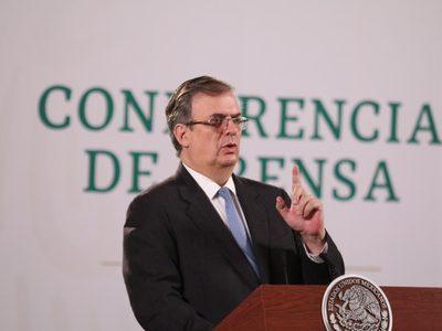 España, dispuesto a participar en los estudios de fase 3 de la vacuna mexicana: Ebrard