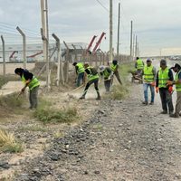 Ceramistas de las fábricas Neuquén y Zanon realizan tareas de limpieza al consorcio del Parque Industrial