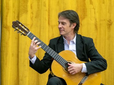 Los neuquinos podrán tomar clases gratuitas de guitarra clásica con Damián Cazeneuve