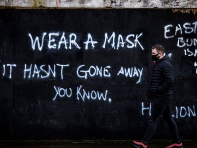 Londres ordena cerrar sus escuelas por rebrote de coronavirus: "La enfermedad está fuera de control"