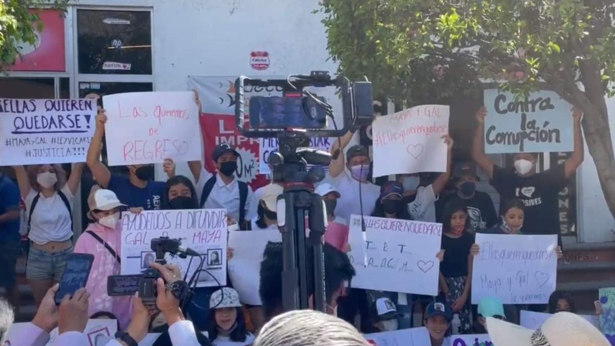 Familiares y amigos de las menores de edad protestaron para exigir su aparición