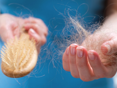 No tires los pelos que se te caen: mirá este ritual para atraer buena energía a tu vida
