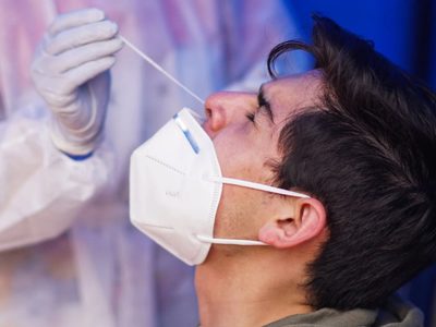 El mundo termina el 2021 y entra al 2022 con más de un millón de casos diarios de coronavirus