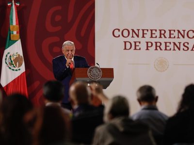 AMLO pide a colombianos que "elijan bien" porque hace falta "un cambio verdadero"