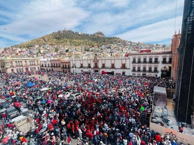 Maestros en Zacatecas realizan paro indefinido de labores para demandar el pago de prestaciones