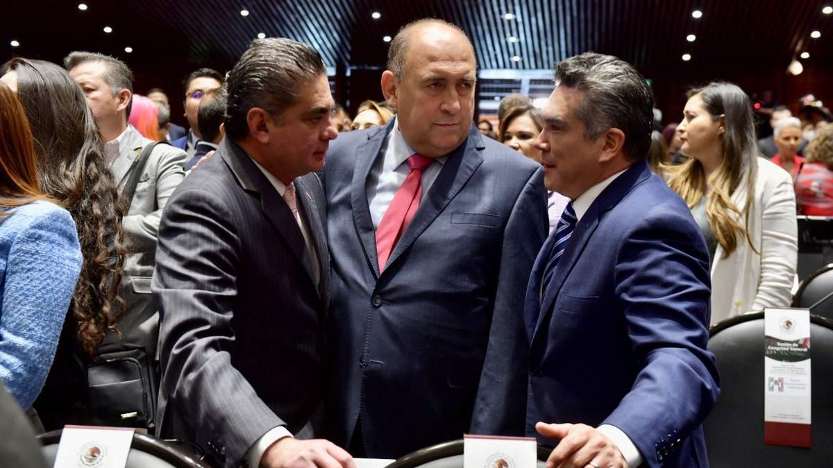Alejandro Moreno (der.), en la instalación del Congreso este miércoles