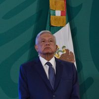 AMLO dice que se vacunará en 15 o 20 días para disipar dudas y "dar el ejemplo"