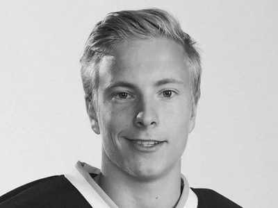 Asesinan a Janne Puhakka, el primer jugador de hockey sobre hielo en hacer púbica su homosexualidad
