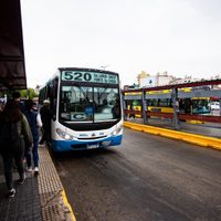 Se anticipa un paro de colectivos por un conflicto salarial
