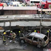 Tren choca contra autobús en cruce ferroviario de Bangkok; hay al menos 8 muertos