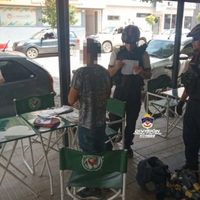 Se negó a ser identificado y agredió con golpes a efectivos de la Policía