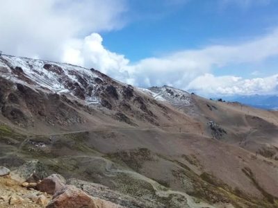 Una leve pero sorpresiva nevada pintó de blanco el Cerro Catedral de Bariloche