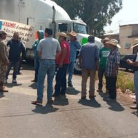 Purépechas bloquean cuatro carreteras en Michoacán en defensa del medio ambiente