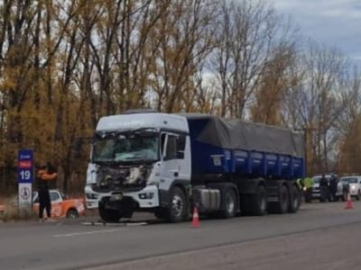 San Patricio del Chañar: una camioneta se incrustó contra un camión en Ruta 7