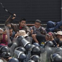 Federales retiran bloqueo en accesos al AICM; hubo 56 heridos y 9 retenidos