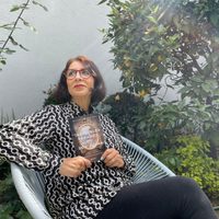 La poeta Kyra Galván será homenajeada en el Festival Primavera Bonita 2026