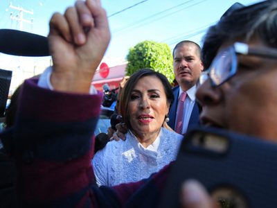 Se agrava salud de Rosario Robles y podría haber otra orden de captura en su contra: abogado