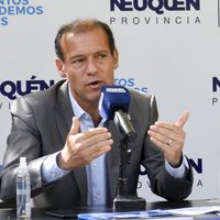 Omar Gutiérrez anunció que el uso del barbijo en las escuelas de la provincia será opcional