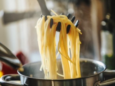 Si te sobraron fideos, no los tires: mirá este truco de las abuelas para que queden exquisitos, como si recién los cocinaras