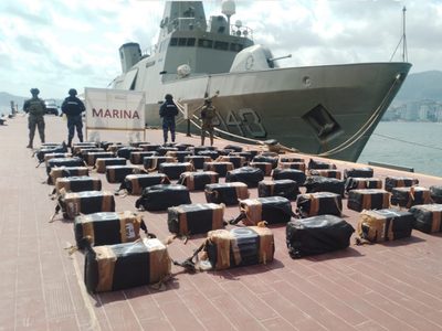 Marina intercepta 1.3 toneladas de cocaína en costas de Guerrero