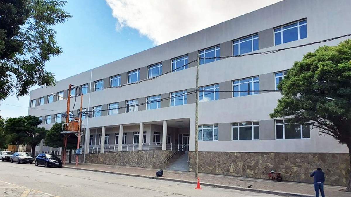 Nuevo edificio del Hospital Zapala, polo de derivaciones de pacientes críticos. Fuente: (Twitter)