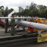 México pretende compra inédita de misiles y torpedos de EU