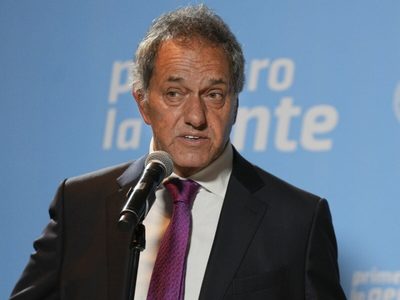 “Me tengo que ir a comer”: la insólita respuesta de Scioli al ser consultado por la AFA