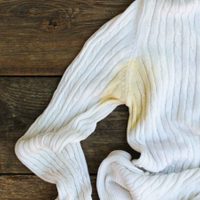 Cómo quitar las manchas de sudor sin dañar la ropa