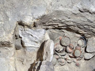 Encuentran en Ixcaquixtla tumba mixteco-zapoteca intacta por mil 500 años