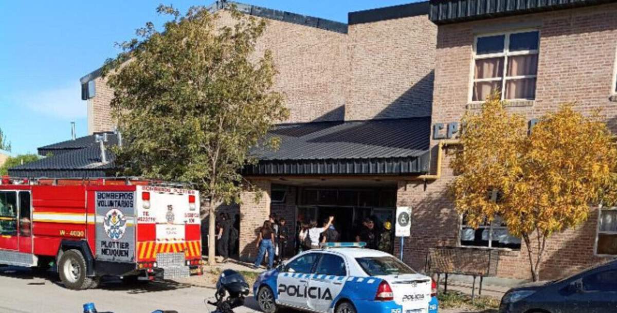 Evacuación del CPEM 55. Fuente: (Plottier Informa)