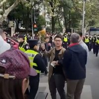 Cientos de manifestantes protestan por la política "cero covid" en varias ciudades de China