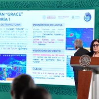 Todo el gobierno, atento ante el impacto del huracán Grace: López Obrador