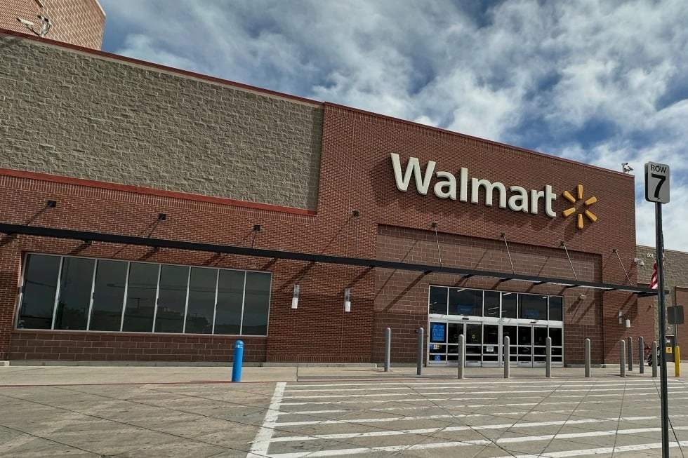 Se muestra una tienda Walmart, el martes 13 de mayo de 2025, en Englewood, Colorado.