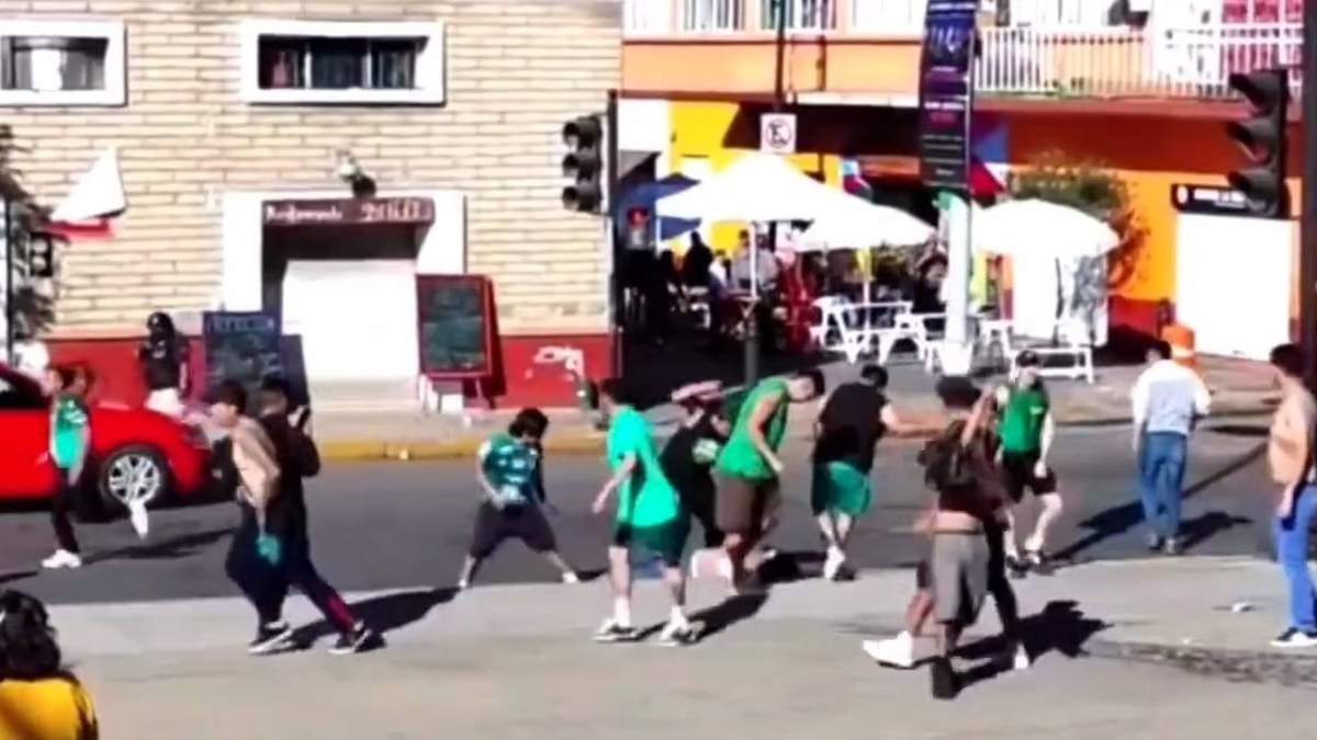 Aficionados del Toluca y el León se enfrentaron a golpes tras el partido que culminó en empate a cero goles