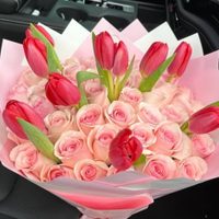 El truco de los floristas para que tu ramo de tulipanes luzca perfecto por mucho más tiempo