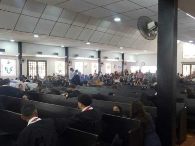 Balacera afuera de un templo causa terror durante una misa de graduación en Caborca