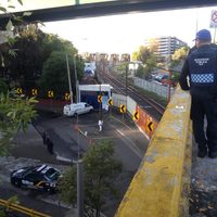 Hallan dos cuerpos desmembrados junto a narcomanta en Tlatelolco