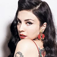 ¡El mundo a sus pies! Mon Laferte es fotografiada sin aviso y conquista todos los corazones
