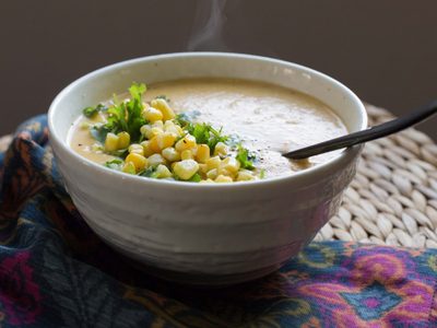 Igual que en los restaurantes, pero más barata y deliciosa: probá esta receta de sopa cremosa de choclo