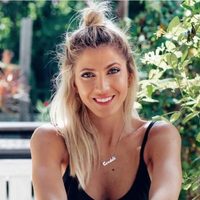 ¡Tendencia a la vista! Cande Ruggeri deslumbró con este excéntrico look. ¿Te lo pondrías?
