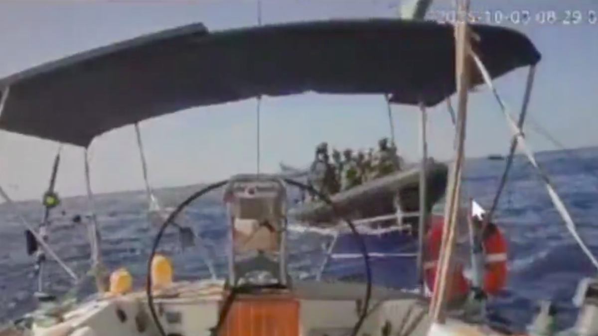 Momento en que fuerzas israelíes interceptan el buque Marinette