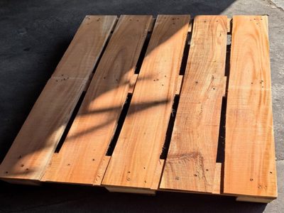 Si tenés pallets viejos o pedazos de madera de una cama rota: preparate para crear esta maceta full rústica