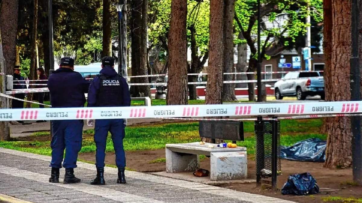 El cuerpo quedó en el boulevard de avenida Argentina al 420. Fuente (Matías Subat)