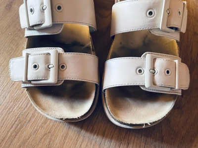El truco infalible para limpiar las manchas en las plantillas de tus zapatos y dejarlos como nuevos